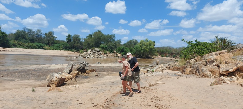Tana River Bridge - Adamson Falls - Meru / Kora National Park