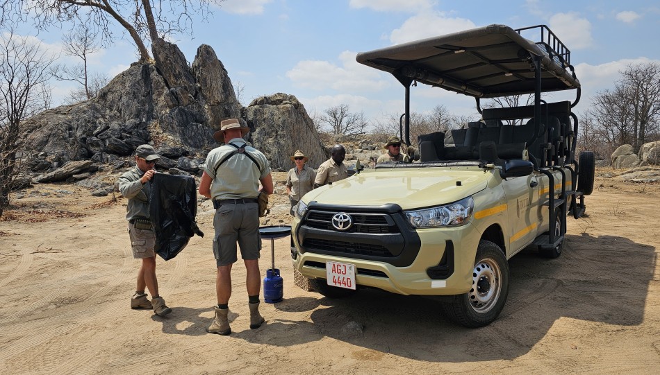Bush Breakfast, Inzila Safaris