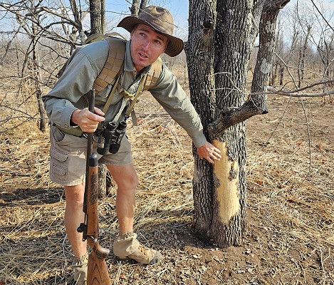 zu Fuß im Hwange National Park