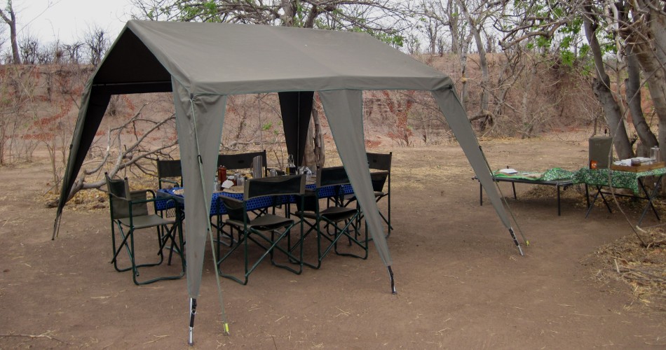 Inzila Walking Safaris Camp 1 am Lukosi River