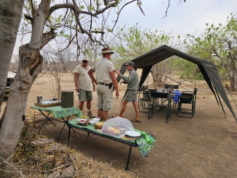 Inzila Walking Safaris Camp 1 am Lukosi River