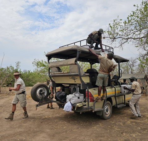 Inzila Walking Safaris Camp 1 am Lukosi River