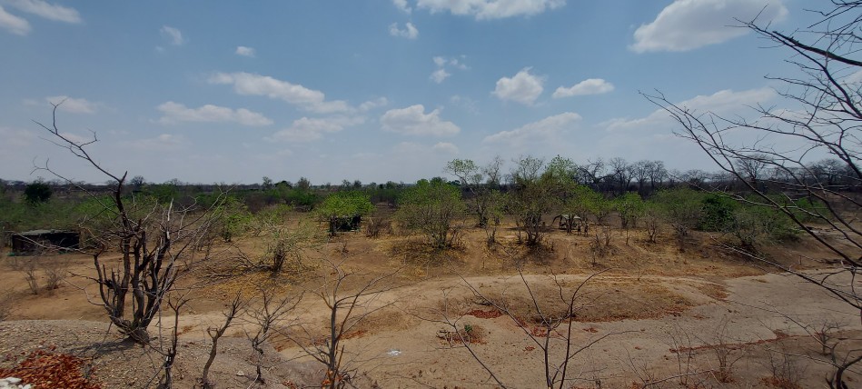 Inzila Walking Safaris Camp 1 am Lukosi River