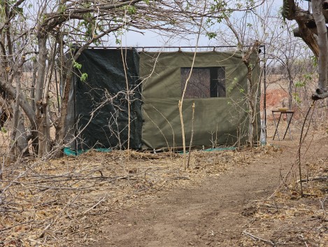 Inzila Walking Safaris Camp 1 am Lukosi River