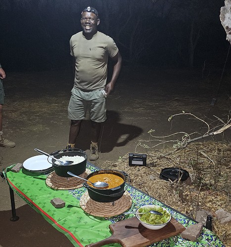 Dinner im Bush Camp, Inzila Safaris