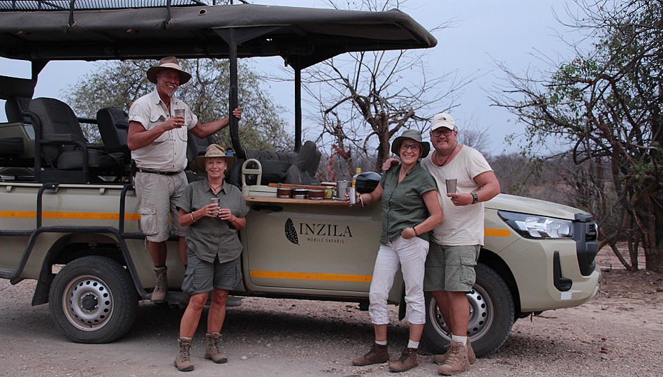 Sundowner im Hwange Park, Inzila Safaris