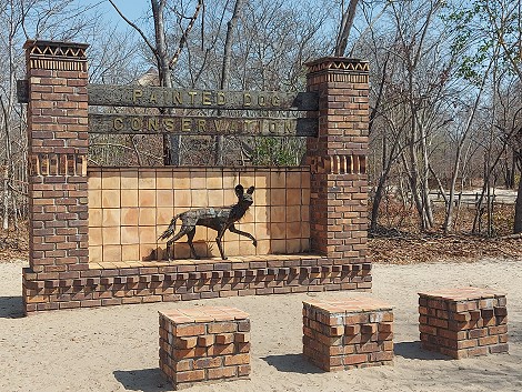 Wildhund Station am Hwange National Park