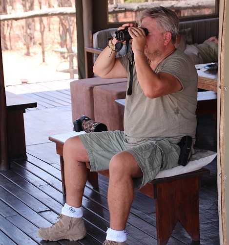 Wildbeobachtung vor der Hochterrasse, Kapula South Camp