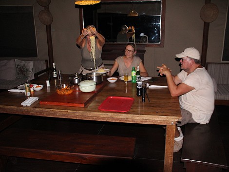 Spaghettis zum Dinner im Kapula South Camp