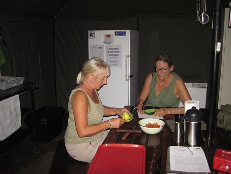 Vorbereitung zum Dinner, Kapula South Camp