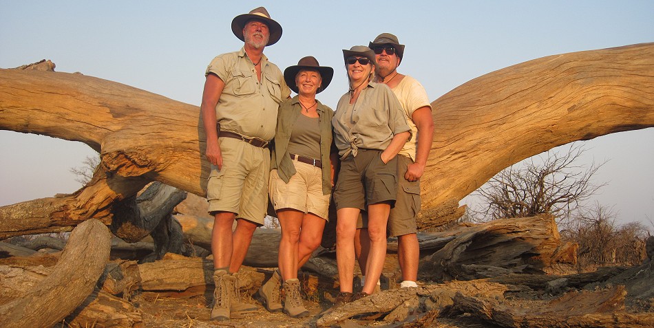 Hwange Safari; Petra und Jörg Reinecke, Evely und Peter Labuch