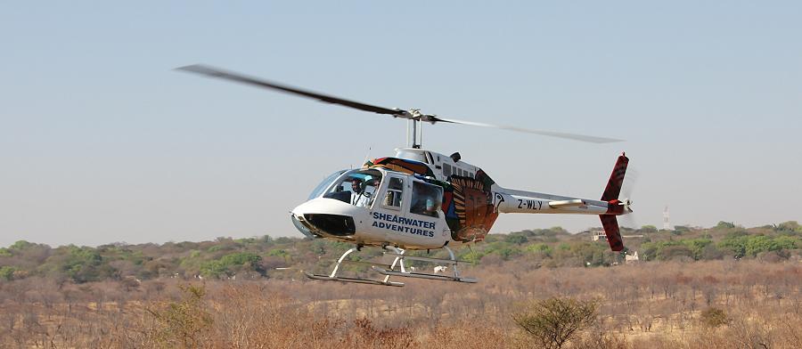 mit dem Hubschrauber über den Victoria Fällen