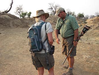 Ruckomechi bush walk / Mana Pools National Park