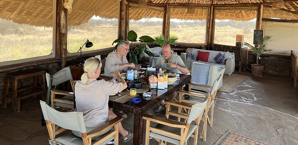 Frühstück im Amboseli Bush Camp