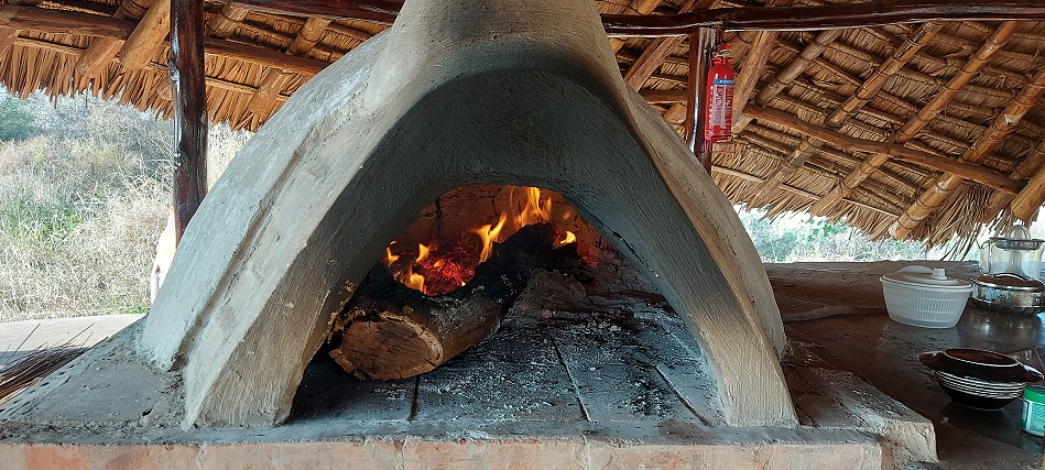 selbstgemachte Pizza im Amboseli Bush Camp