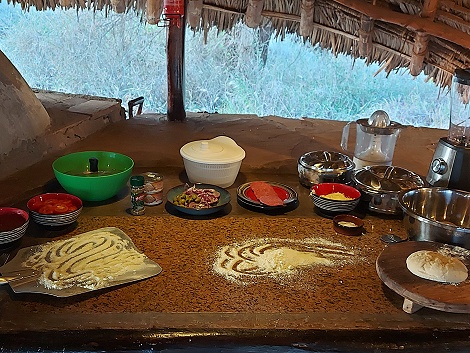 selbstgemachte Pizza im Amboseli Bush Camp
