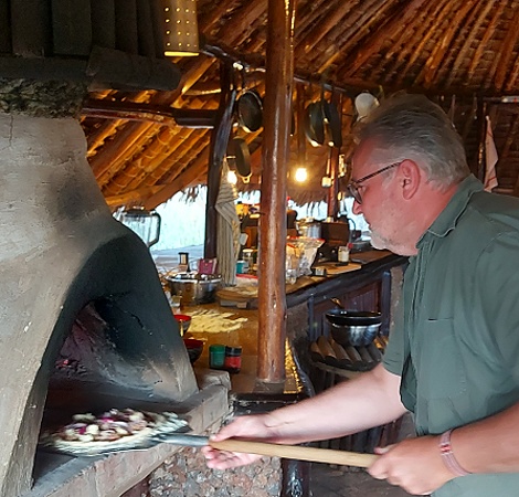 selbstgemachte Pizza im Amboseli Bush Camp
