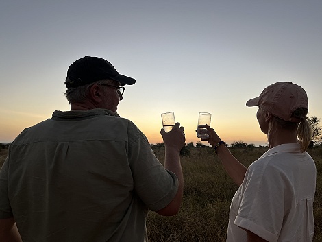 Sundowner am Lions Rock im Lumo Conservancy