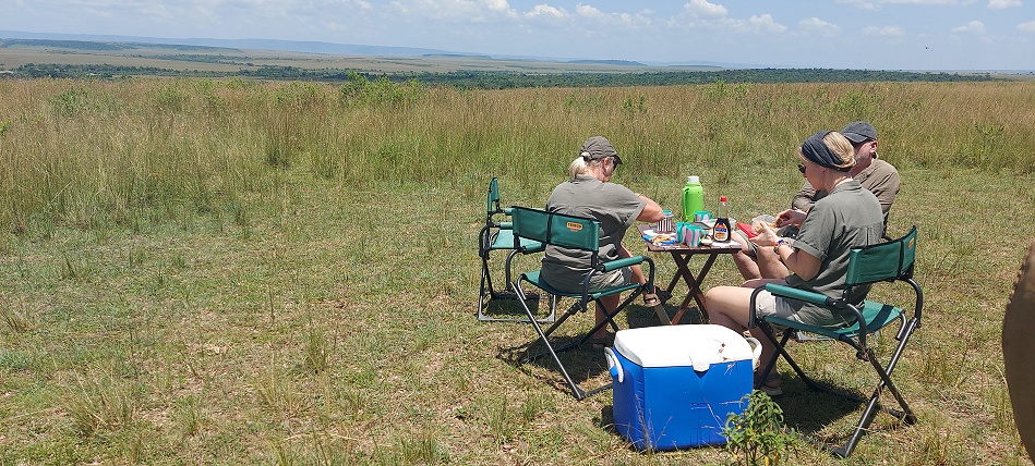 Buschfrühstück in der Wildnis der Masai Mara