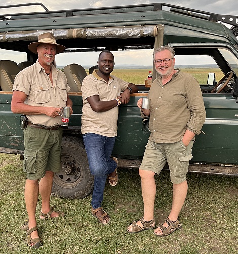 Sundowner mit Freunden in der Masai Mara