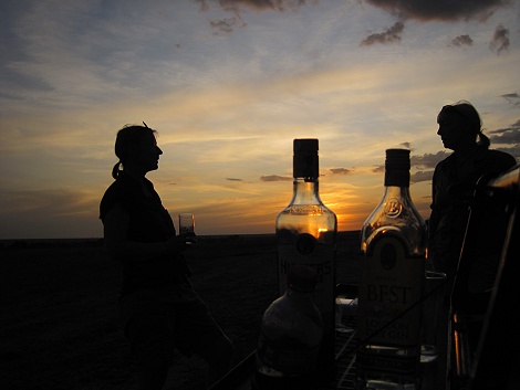 Sundowner in der Masai Mara, Silke Witte + Petra Reinecke