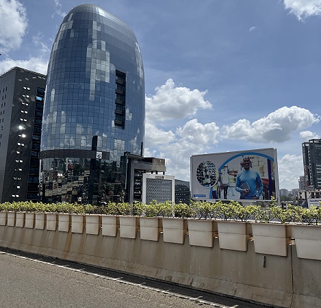 über den Express Highway durch Nairobi in 30 Minuten