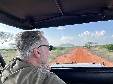 Falk Witte auf Pirschfahrt im Ngutuni Reservat