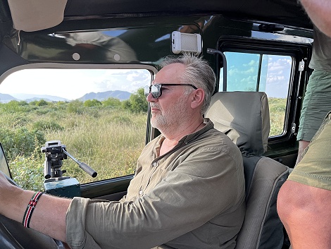 Falk Witte auf Pirschfahrt im Ngutuni Reservat