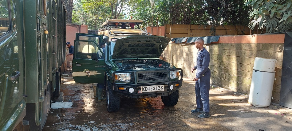 Sunworld Safaris Land Cruiser Service