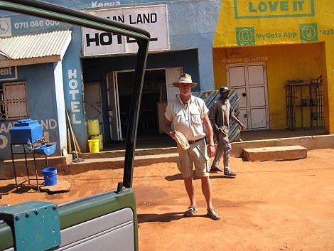 Brotkauf in Maktau Tsavo West
