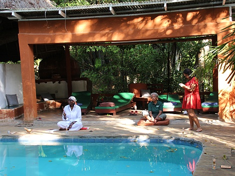 Yoga am Pool - Boko Boko Bungalows