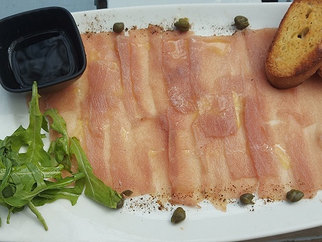 Segelfischcarpaccio am Kuruvitu BeachEntspannung am Strand, Kuruvitu Beach