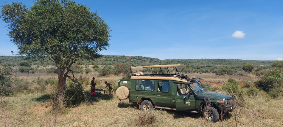 Auf der Suche nach dem schwarzen Leoparden; Buschfr&uuml;hst&uuml;ck in Laikipia