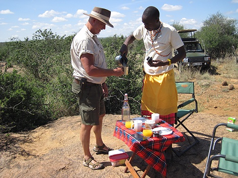 Buschfr&uuml;hst&uuml;ck im Revier der schwarzen Leoparden; Giza, Laikipia