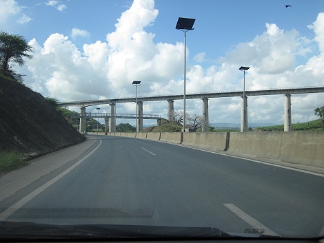 zum ersten Mal &uuml;ber die neue Br&uuml;cke von Mombasa nach Likoni bzw. an die S&uuml;dk&uuml;ste