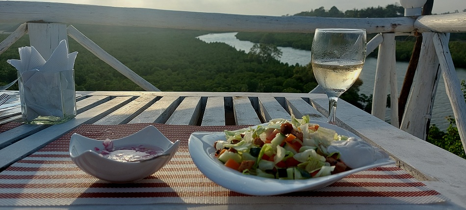 Peninsula Sundowner Restaurant & Bar - Mtwapa Creek