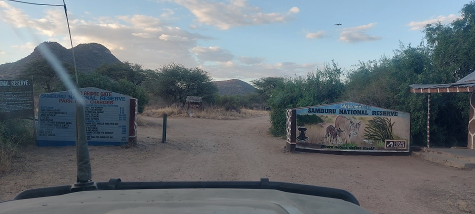 Verbindungsbr&uuml;cke &uuml;ber den Ewaso Ngiro zwischen Buffalo Springs und Samburu Reservat