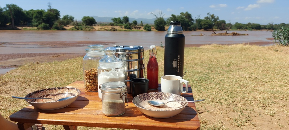 Bushbreakfast on the river banks from Ewaso Ngiro
