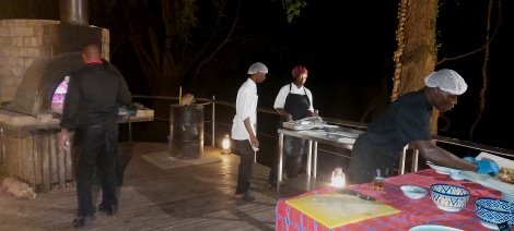 Dinner im Larsens Camp