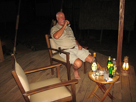 Sundwoner Drink auf der Terrasse vor unserem Zelt, Larsens Camp - Samburu