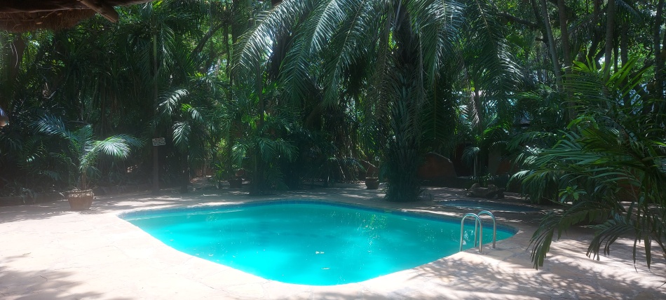 Frühstück am Pool im Boko Boko