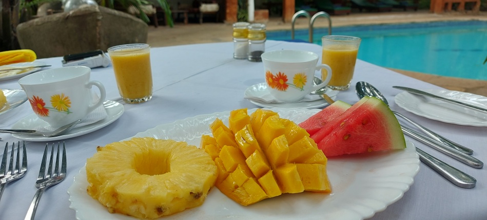 Frühstück am Pool im Boko Boko