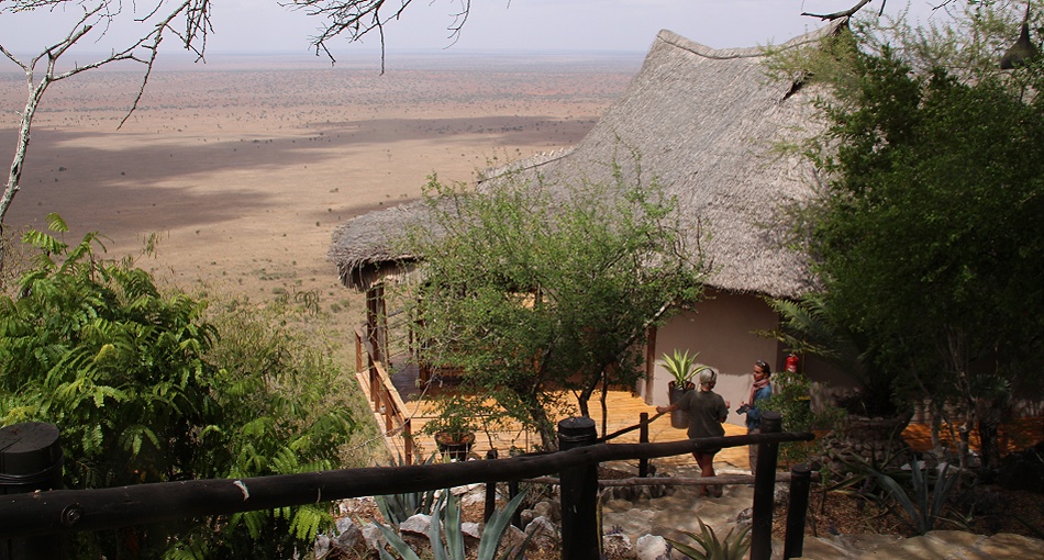 Aussicht in die Savanne des Lumo Conservancy von der Soroi Lions Bluff Lodge aus