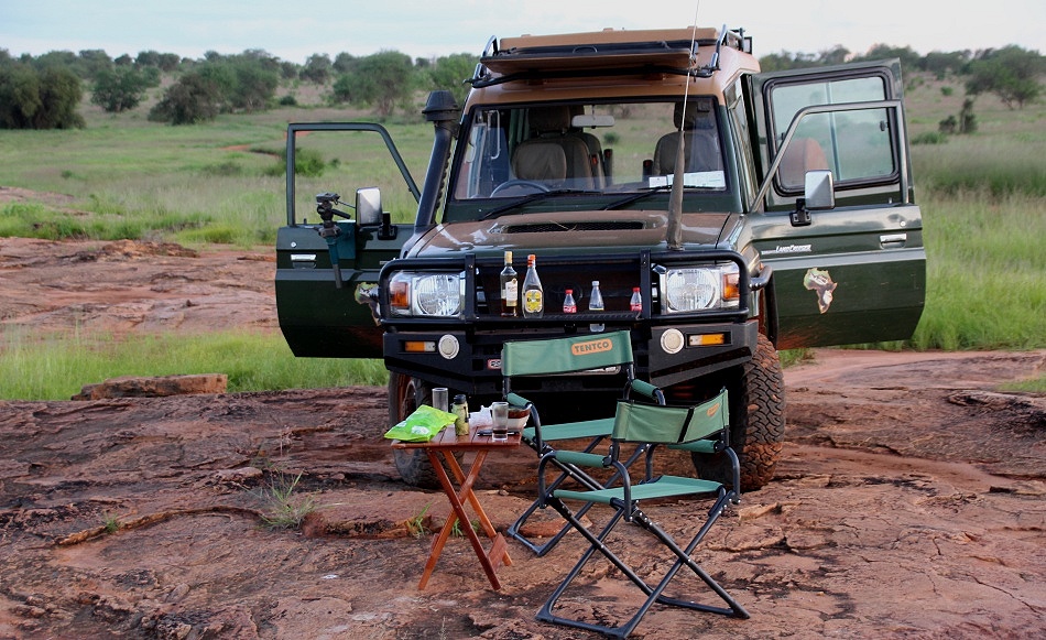 Sundowner und Snacks am Lions Rock