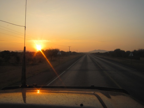 Sonnenaufgang Nairobi - Mombasa Highway